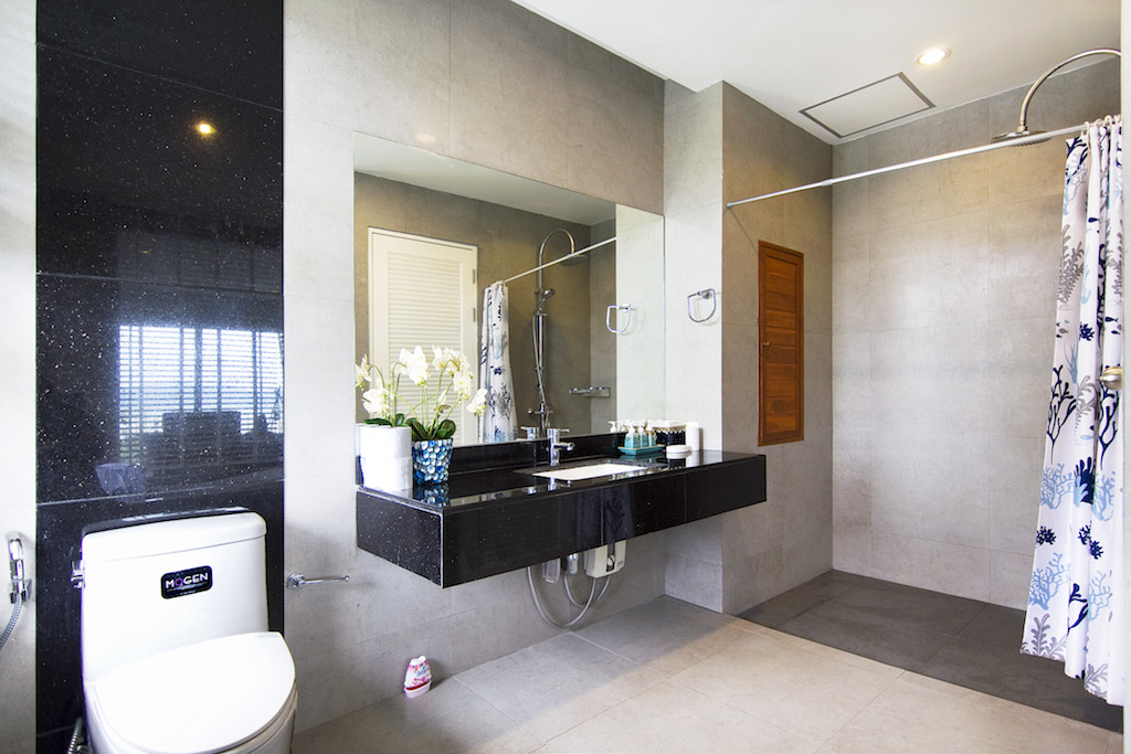 luxurious bathroom