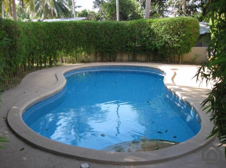 house with shared pool for sale