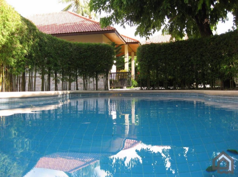 house with shared pool for sale