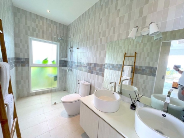 modern luxury bathroom