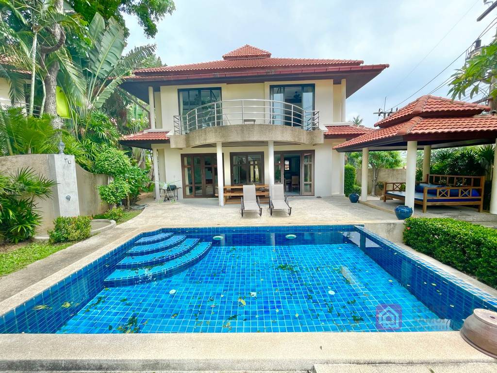 villa with beach access for sale