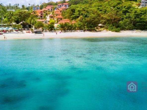 villa with beach access for sale