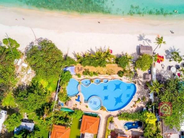 villa with beach access for sale
