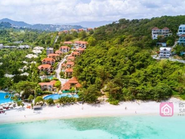 villa with beach access for sale