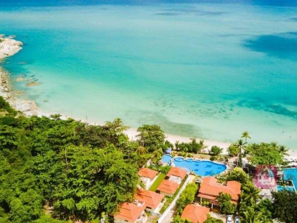 villa with beach access for sale