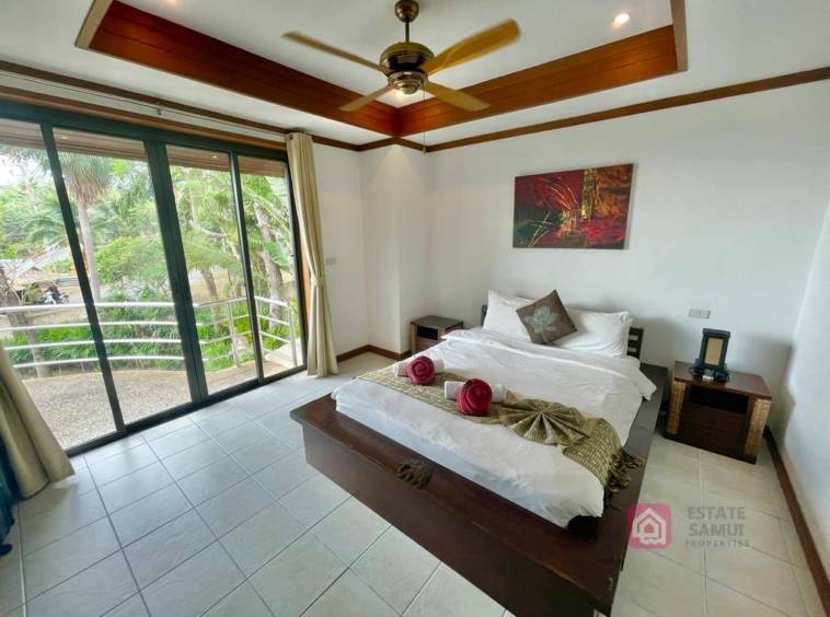 villa with beach access for sale