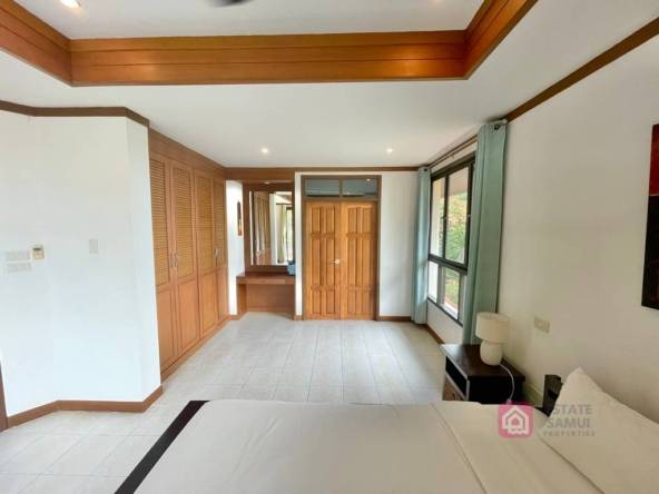 villa with beach access for sale