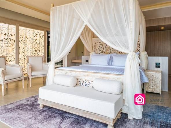 luxury 4-poster bed