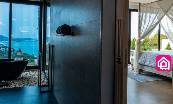 en-suite bedrooms throughout the villa