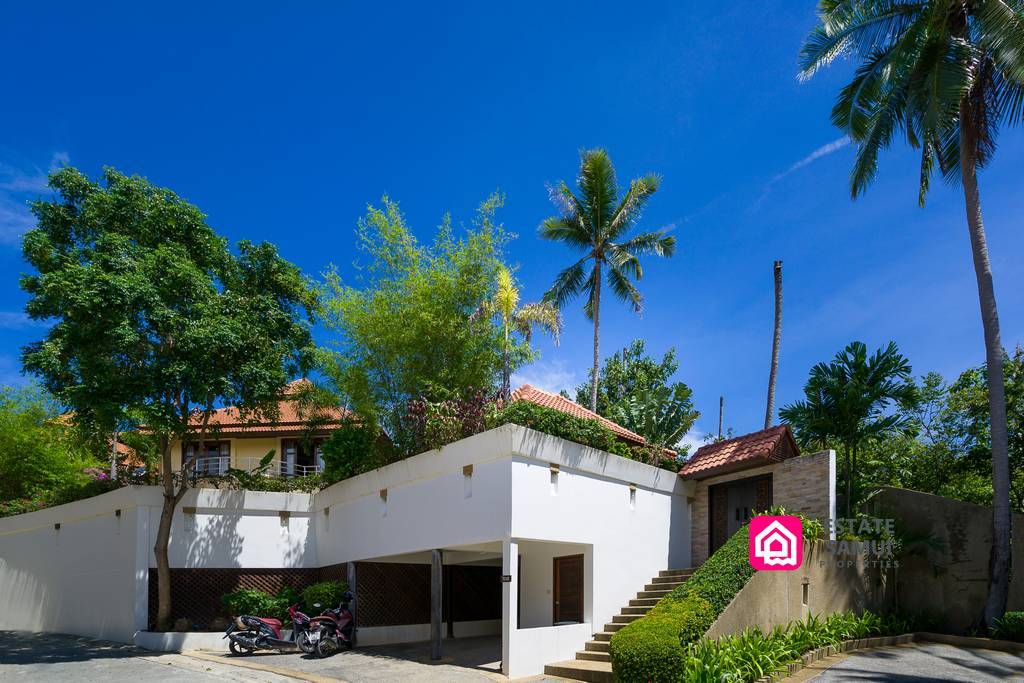 covered parking at entrance to the villa