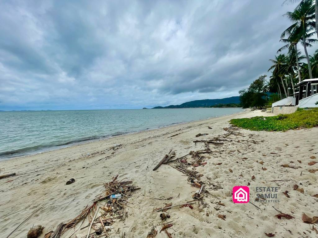 nearby beach 600m from the villa