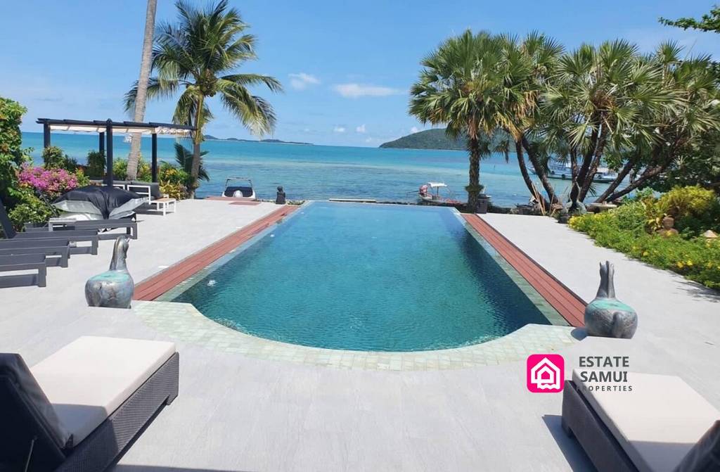 14x5 meter pool overlooking the beachfront