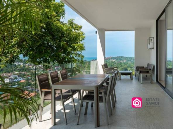 dining with sea views