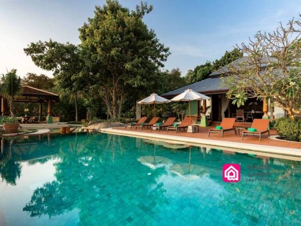 Expansive Beach Front Villa