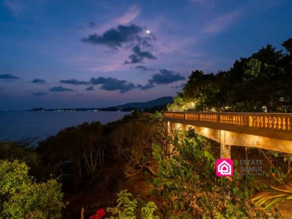 Expansive Beach Front Villa