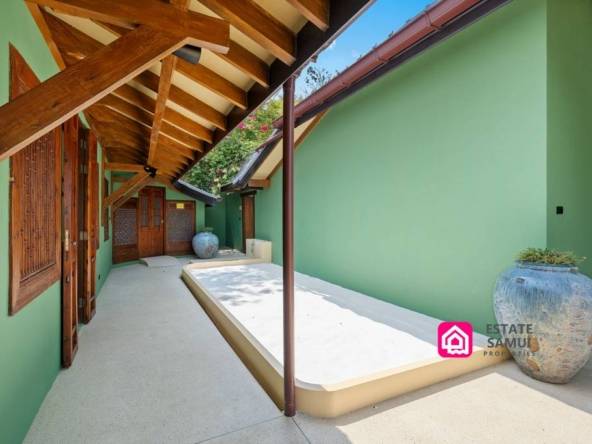 Expansive Beach Front Villa