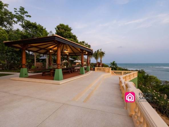 Expansive Beach Front Villa