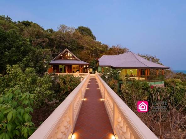 Expansive Beach Front Villa
