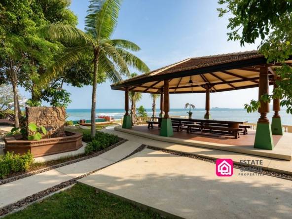 Expansive Beach Front Villa