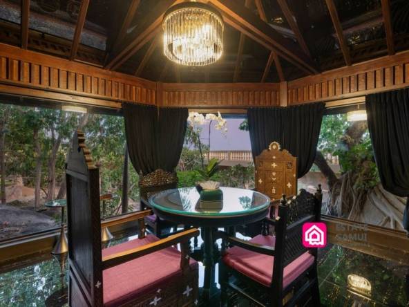 Expansive Beach Front Villa