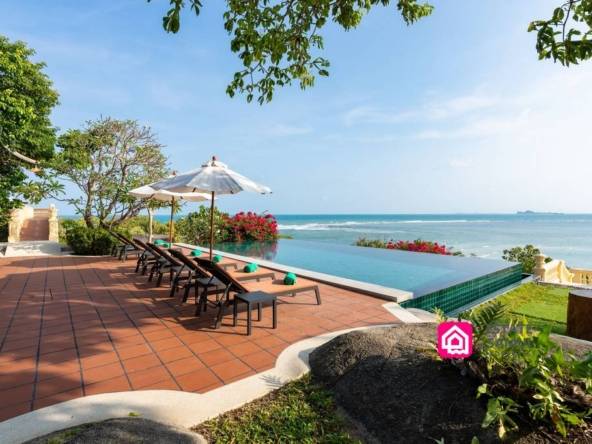 Expansive Beach Front Villa