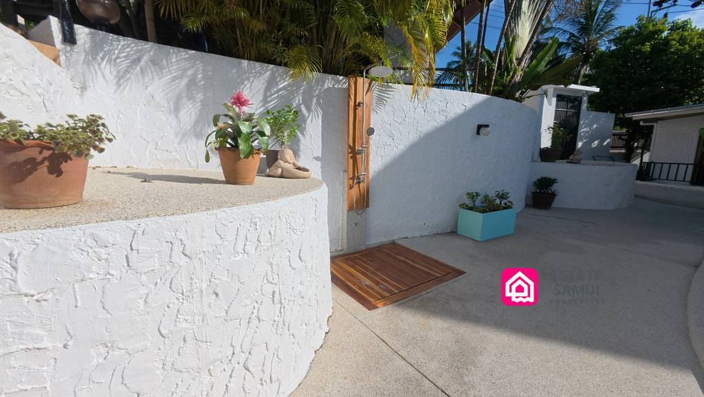 Expansive Renovated Resort For Sale