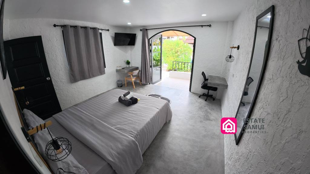 Expansive Renovated Resort For Sale