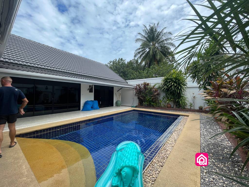 Cozy Lamai Pool Villa For Sale