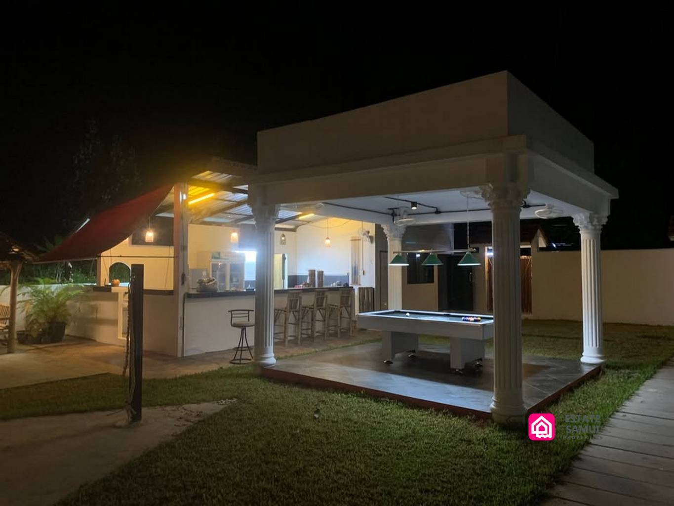 Pool Resort in Taling Ngam