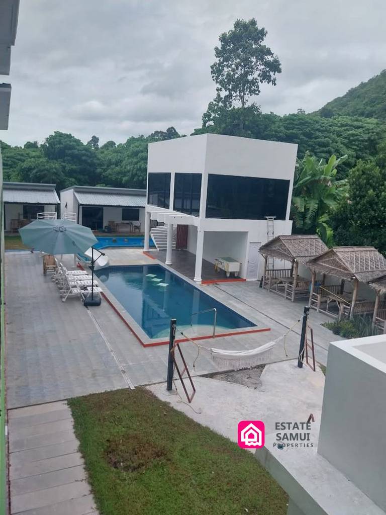 Pool Resort in Taling Ngam