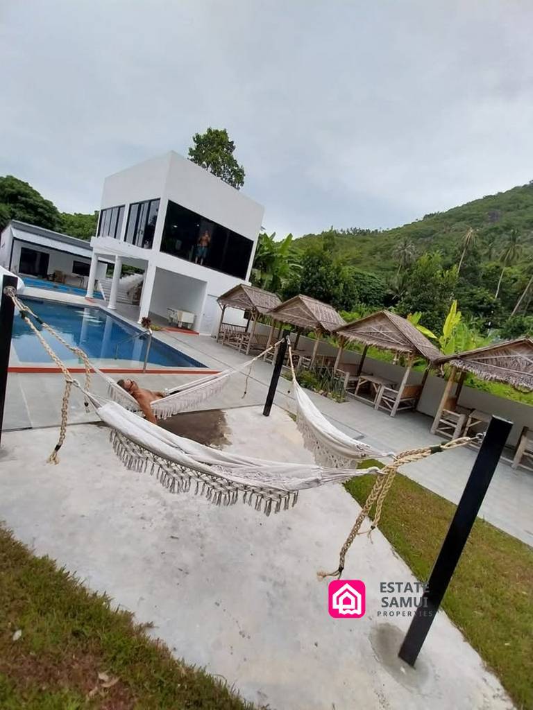 Pool Resort in Taling Ngam