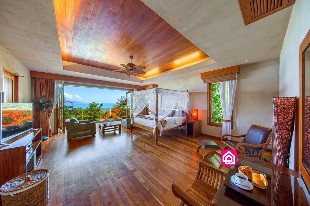 Expansive Luxury Villa