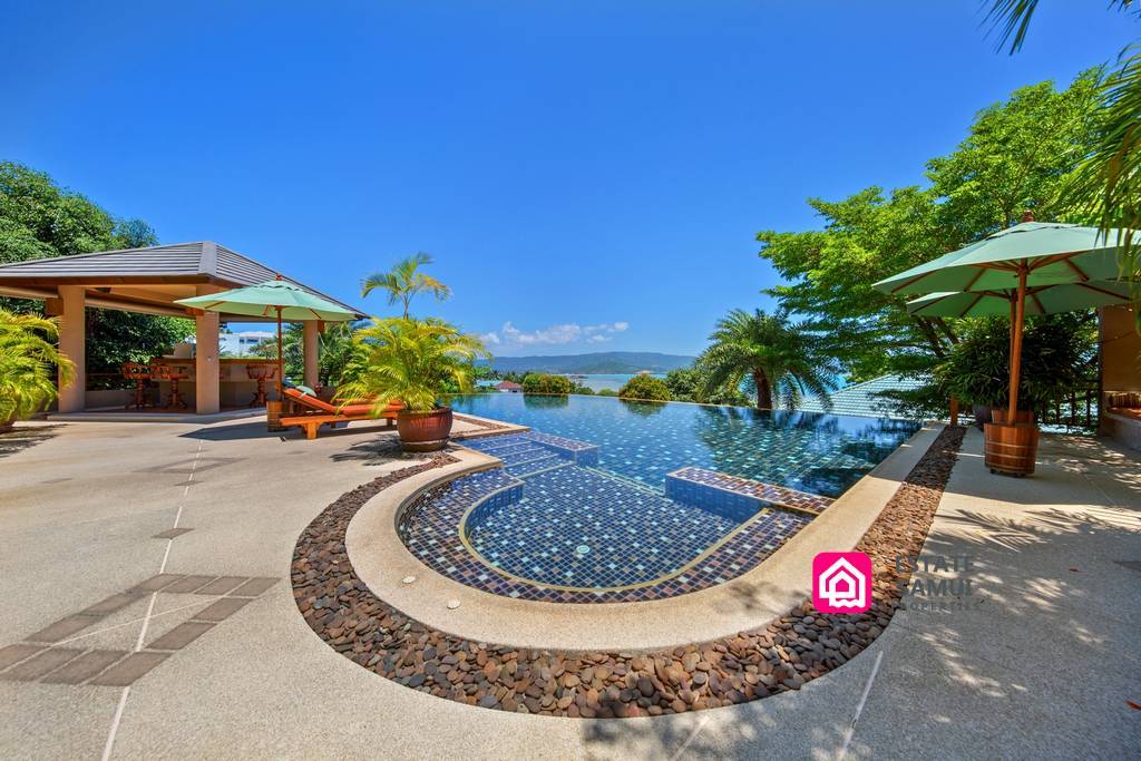 Expansive Luxury Villa