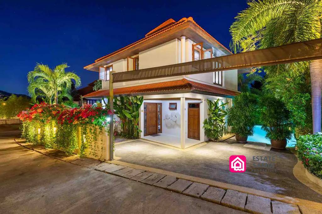 Beachside Tongson Bay Villa
