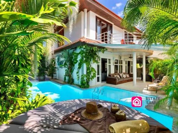 Beachside Tongson Bay Villa