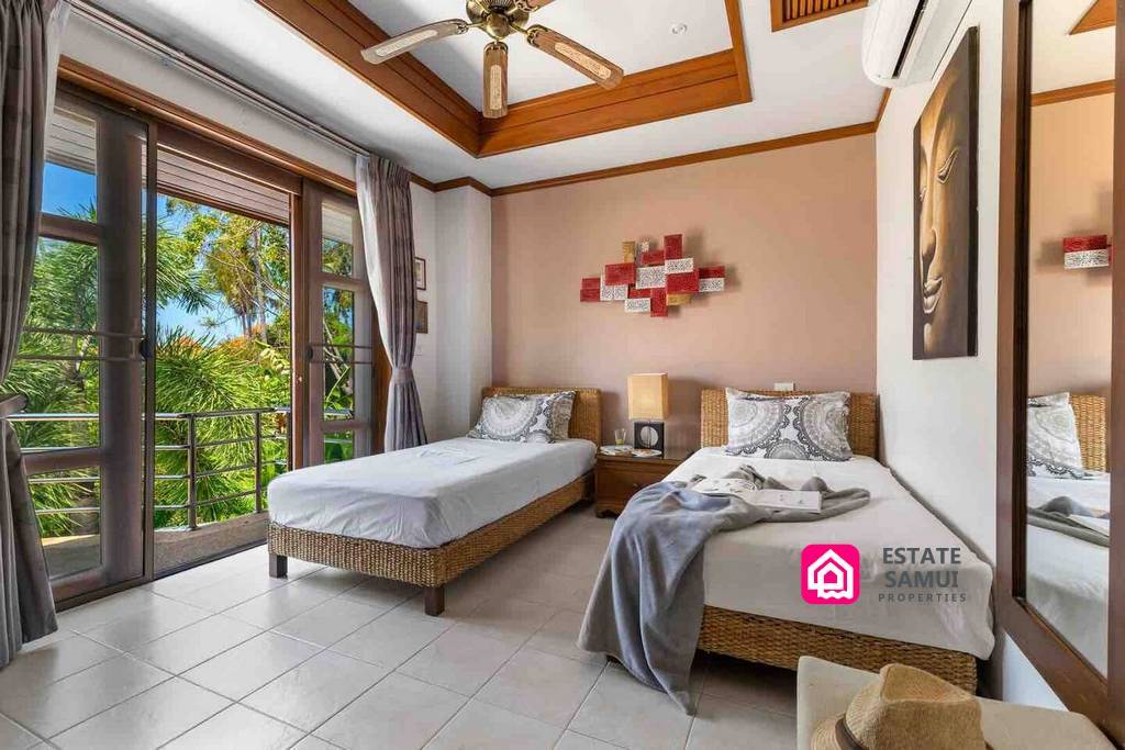 Beachside Tongson Bay Villa