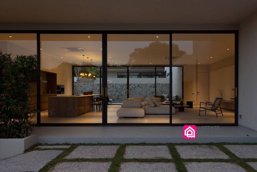 Modern Minimal Style Villa