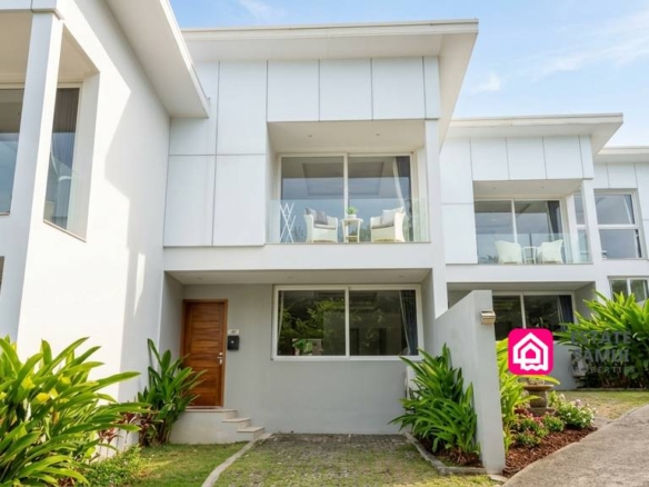 Spacious Cheong Mon Condo with contemporary two-storey exterior