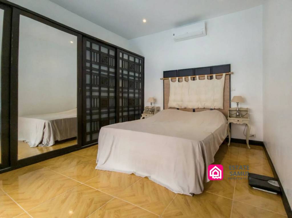 Air-conditioned double bedroom with mirrored wardrobe and bedside tables