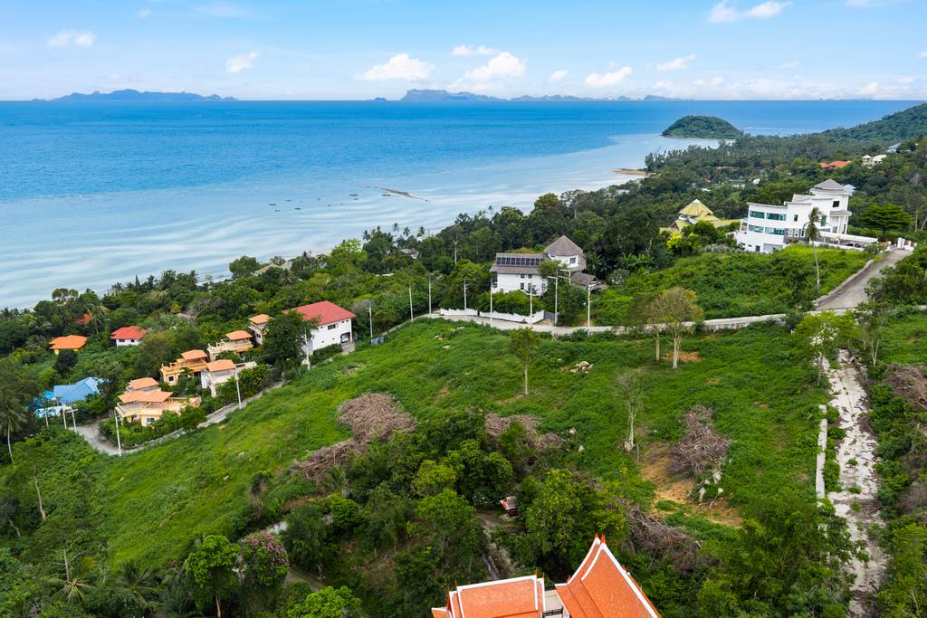 Sea and island views from every villa in the estate